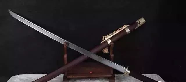 中国古代，历朝历代的真实刀剑都是什么样子的？