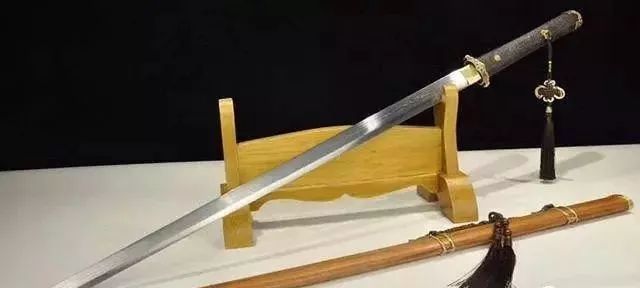 中国古代，历朝历代的真实刀剑都是什么样子的？
