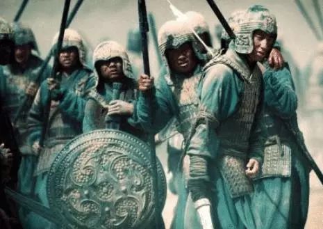 中国古代藏两三把刀没关系，为何藏幅盔甲就被诛九族？