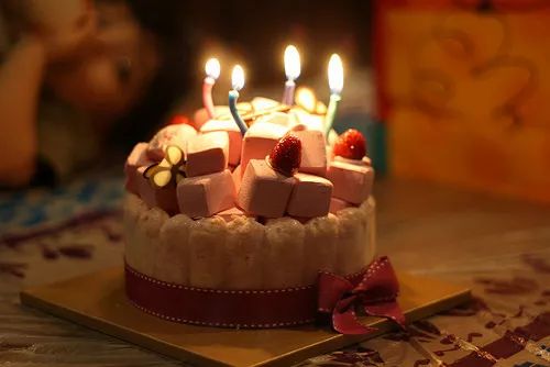【文案】生日祝福语：适合发朋友圈祝自己生日快乐的句子