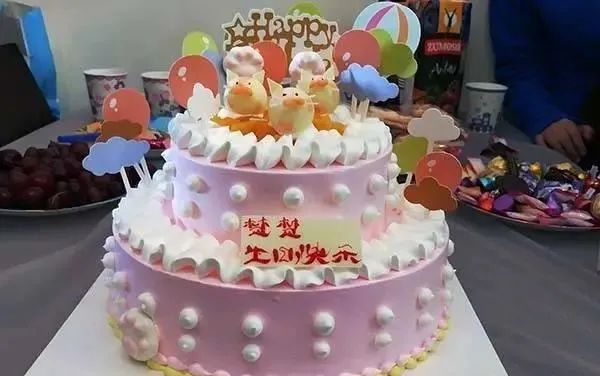 生日蛋糕上写什么字比较有创意 蛋糕祝福语创意8个字