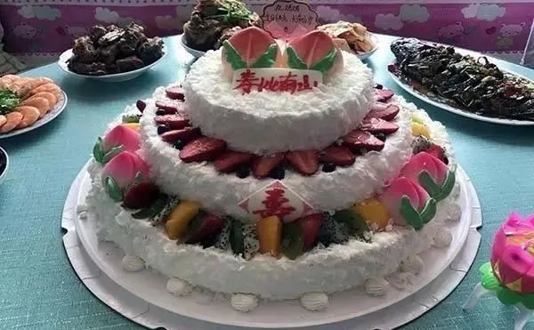 生日蛋糕上写什么字比较有创意 蛋糕祝福语创意8个字（生日蛋糕祝福语）