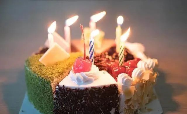 生日蛋糕图片大全，一组唯美的图片与你分享35图（生日蛋糕祝福语）