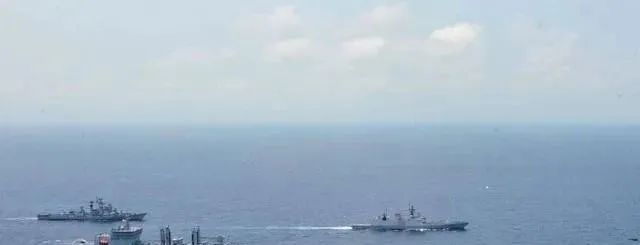 边境对峙吃亏，印军海上突然发力，主力战舰挺进关键海域遏控要道！