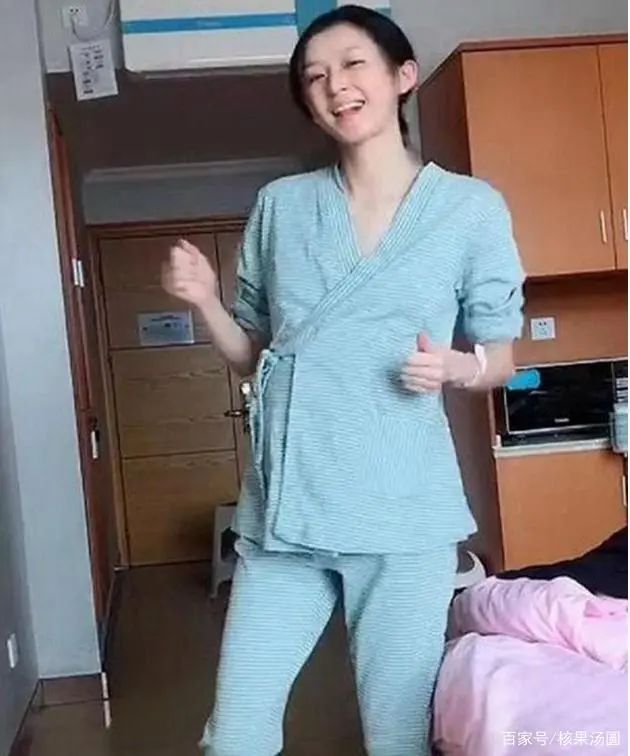 网红产妇在病房待产跳舞，身材苗条，网友：确定怀孕了？