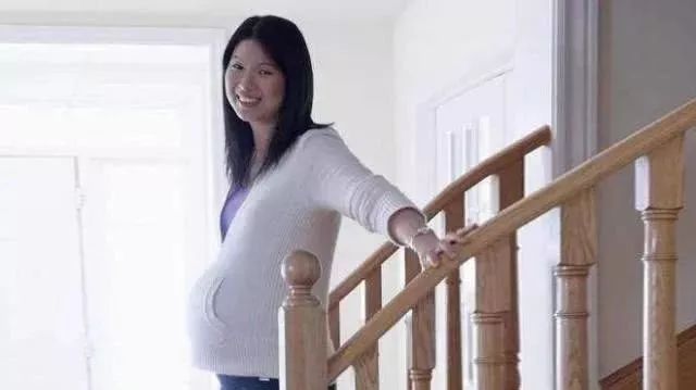 孕晚期“爬楼梯”，有助于“顺产”吗？或许这个2个方法更靠谱！