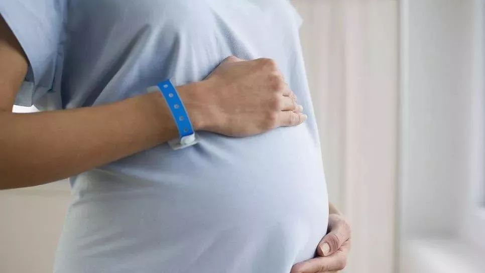 为什么产妇分娩时会感觉产房凉飕飕的？产科医生：是医院故意的！