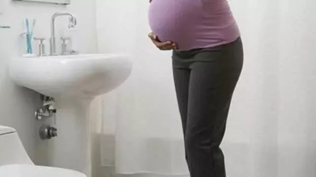 孕期孕妈尿液颜色能反应身体情况，还能判断胎儿性别？真的假的？