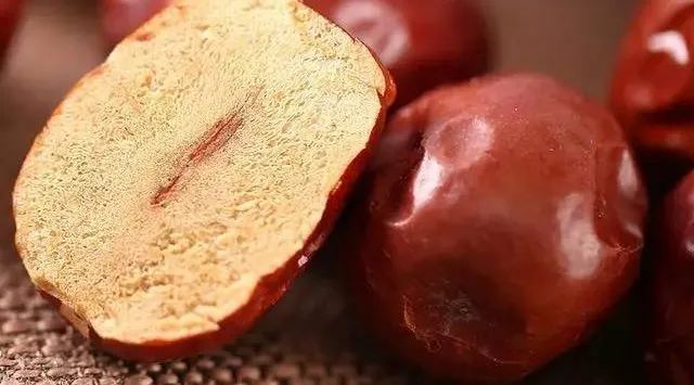 红枣和它一起泡，每天一杯，湿气消，养生养颜，脸色润！