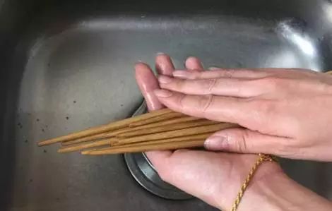 正确的洗筷子方式，原来你一直不懂