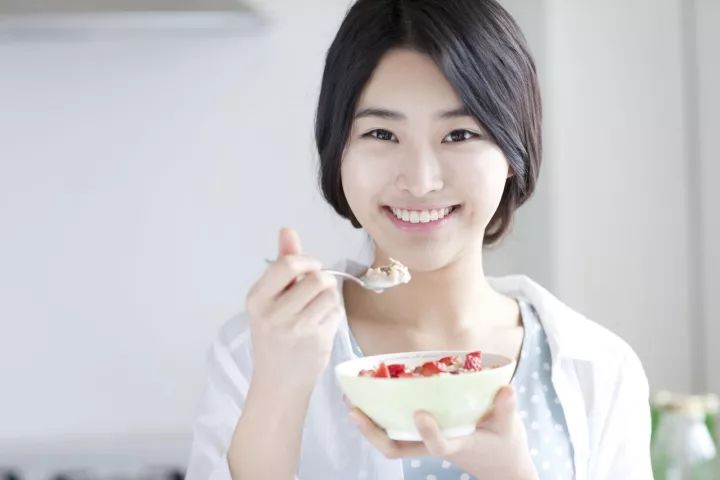 女人口干口苦的食疗方法