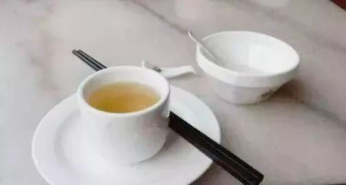 “开水烫碗”能杀菌？