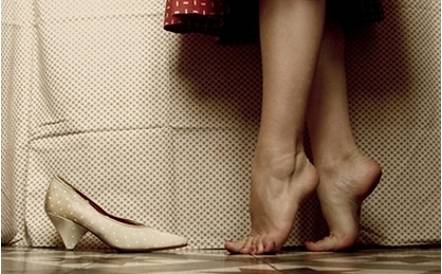 女人每天坚持踮脚尖，竟有这么多的惊人好处