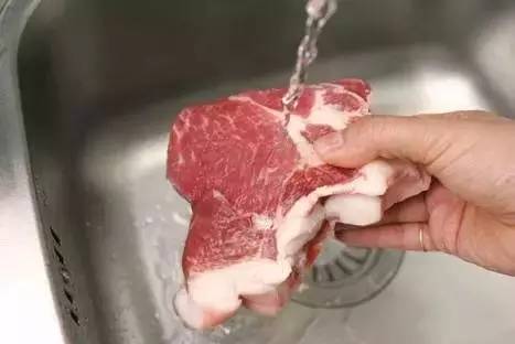 冷冻肉千万不要用水泡！