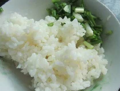 剩米饭别再炒了，这样做比炒米饭好吃一万倍！