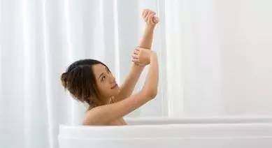 女人洗澡时，这地方别使劲搓！