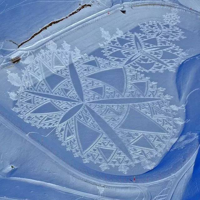 玩雪的最高境界：英国大叔雪地暴走3万米，踩出惊艳雪地画！