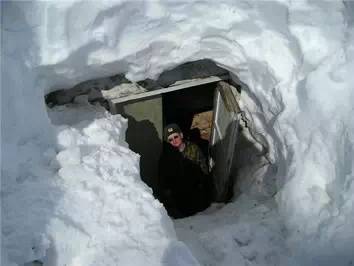 ​俄罗斯20米深的雪