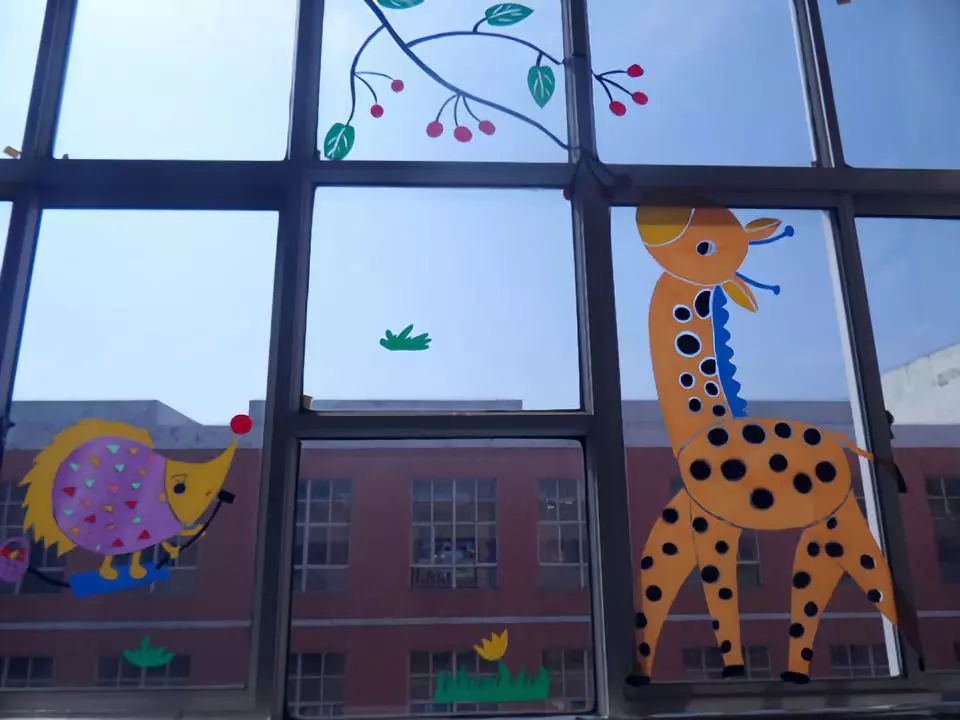 幼儿园12个班级窗户环创