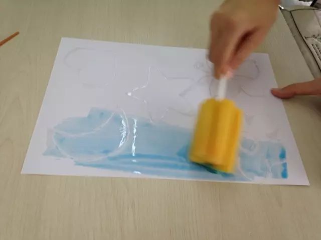 幼儿园创意手工制作——乳白胶绘画