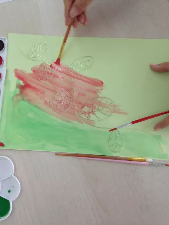 幼儿园创意手工制作——乳白胶绘画