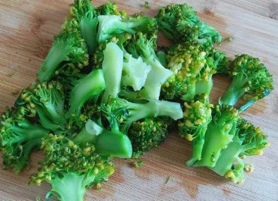 夏天多吃“蔬菜之王”，维生素C比辣椒多，通便降糖防癌，早吃好