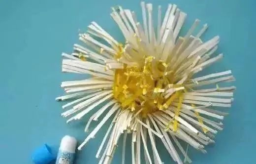 幼儿园重阳节手工制作——纸杯菊花
