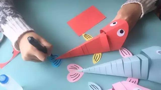 幼儿园快乐创意手工制作——小鱼儿（2款）