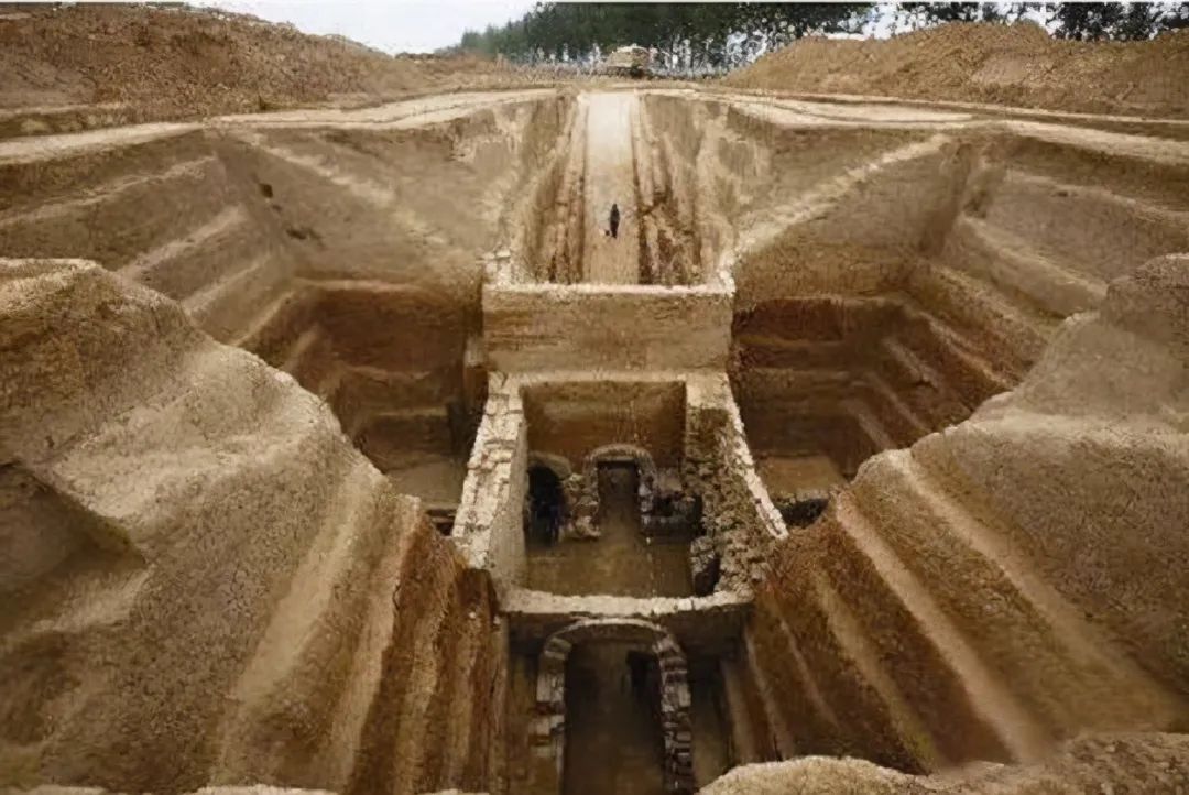 成吉思汗墓：被神秘军队守护了800年的墓，盗墓者至今无法搜寻