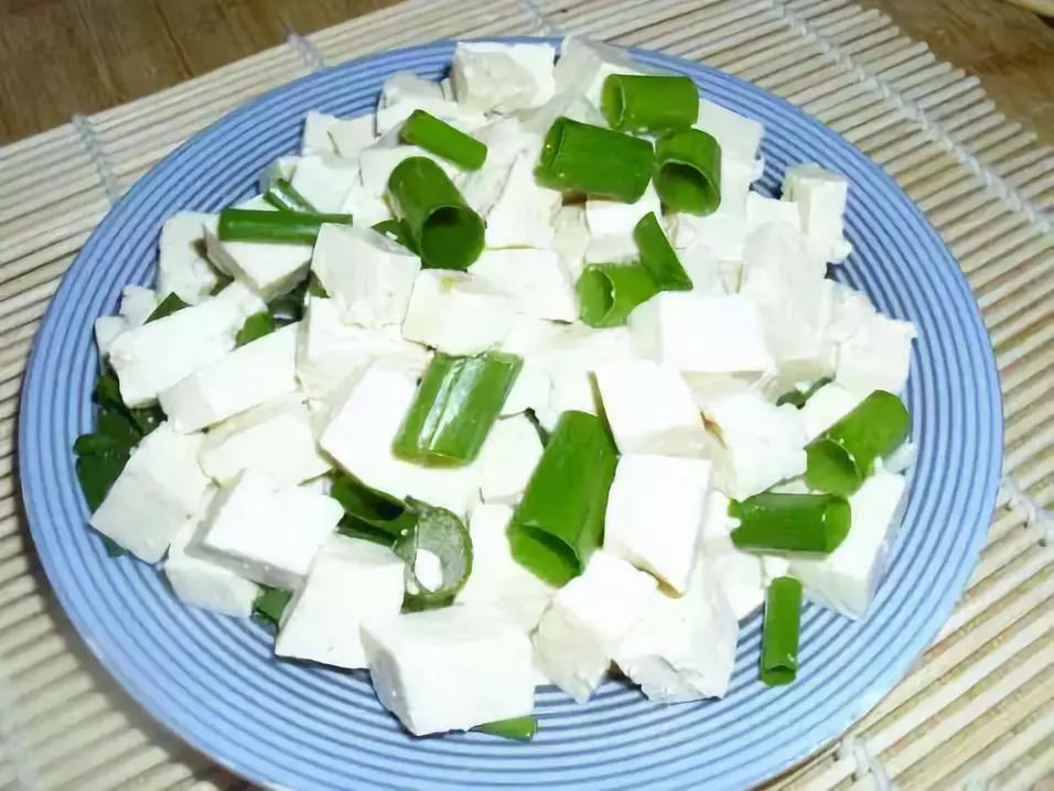 古人吃小葱拌豆腐 为何就能表示为人一清二白？