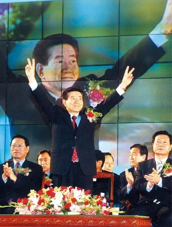 文在寅自传:讲述与卢武铉做干净律师、患难与共的日子