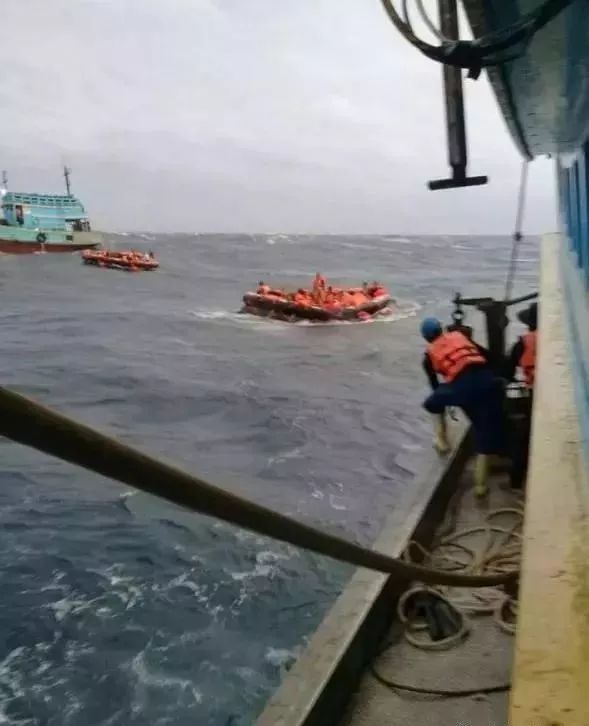 逃生者亲述普吉岛翻船事故：有生以来最可怕的两个半小时