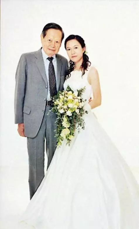 嫁给82岁杨振宁的28岁翁帆,这14年都经历了什么