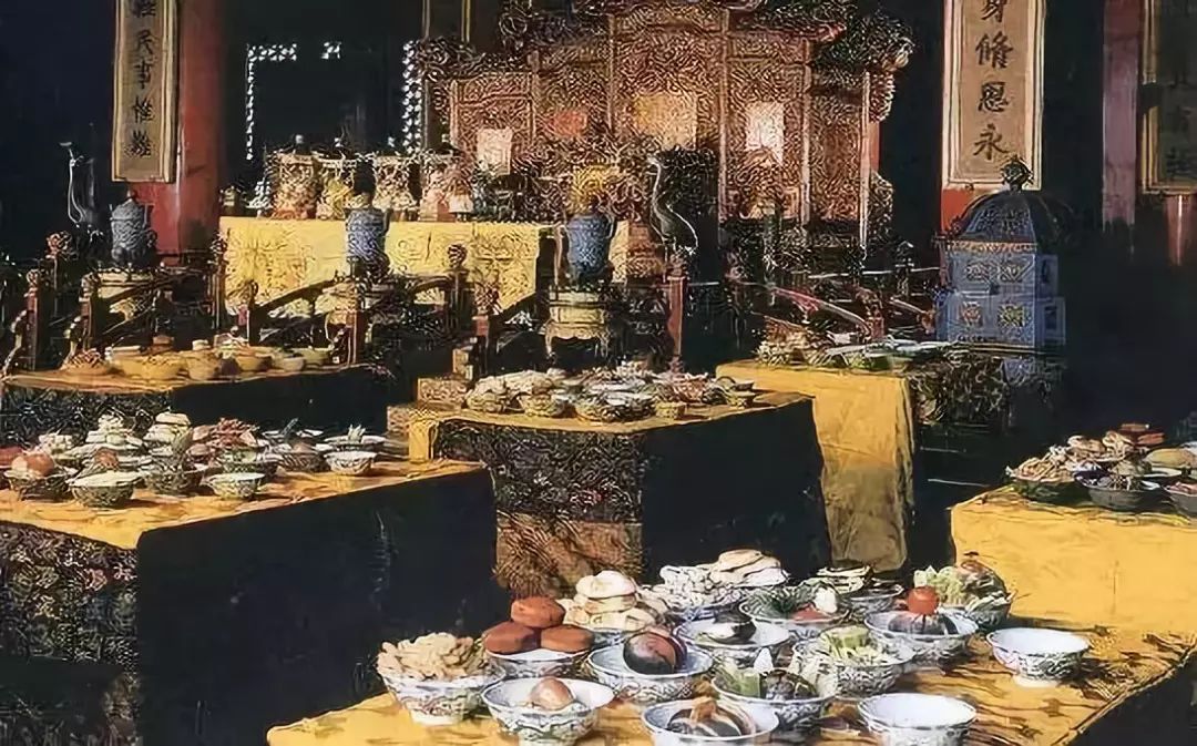 皇上一顿饭几百道菜，吃不完的菜去哪了？