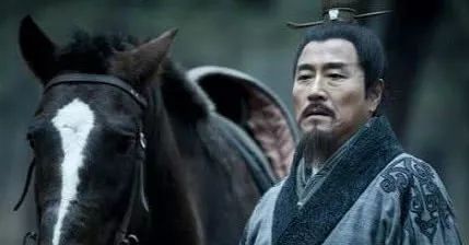 汉初刘邦想要灭萧何九族，因为一个门客，救了萧何三次性命