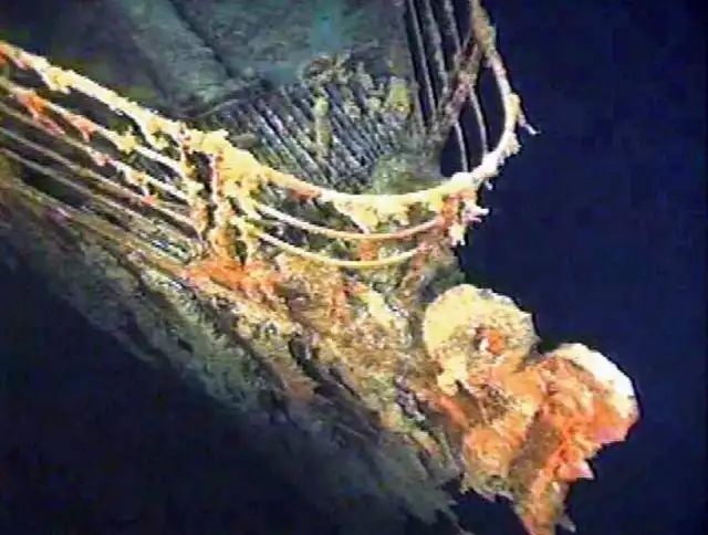 沉没了106年的泰坦尼克现在到底怎样了：巨大的发动机、奢华的餐具……