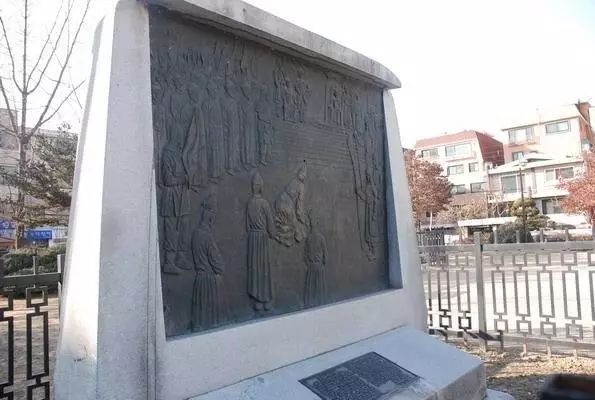 皇太极当年留下一块碑，如今被韩国视为国耻