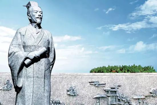 他是中国古代一个方士，死后2000年被日本首相称为“国父”