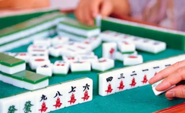 为什么中国人发明了麻将、西方人却发明了扑克？内涵惊人