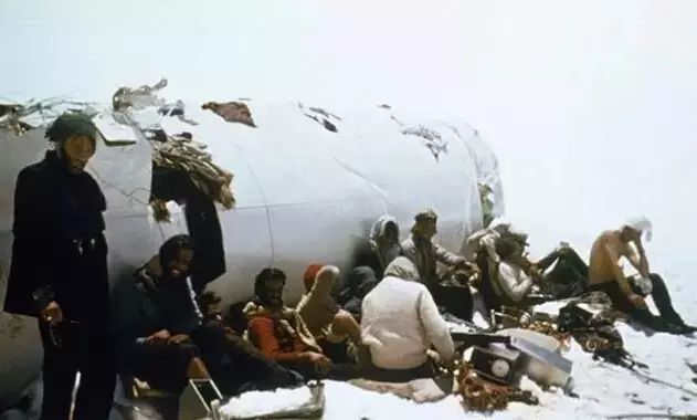 44年前一场空难，16位幸存者坚持了72天，靠吃人肉活了下来…