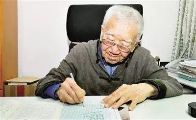 他是邓丽君背后的男人，一度为爱抑郁，终身贫苦却写出中国人最爱的歌词…