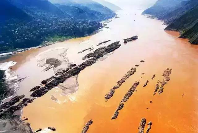 三峡大坝建造前的照片，看到最后一张哭了！