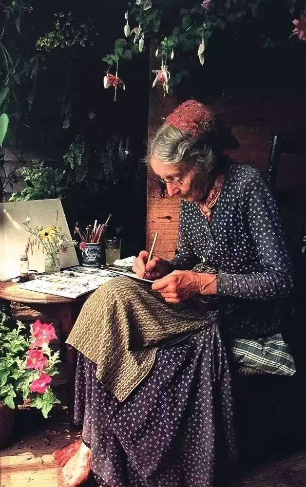 92岁的她，隐居山间，活成了仙女的模样