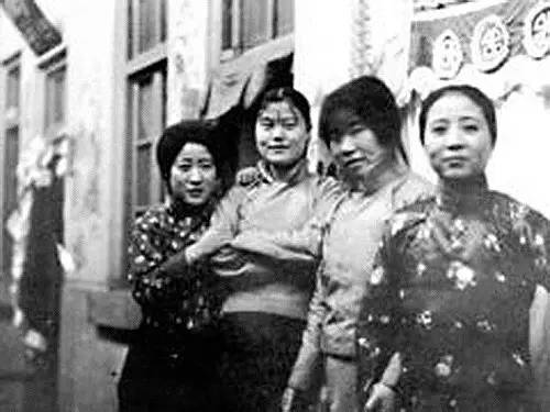 北京解放后，八大胡同里那3000名妓女去哪儿了