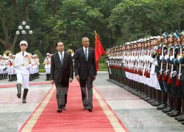 奥巴马在越南的第一天