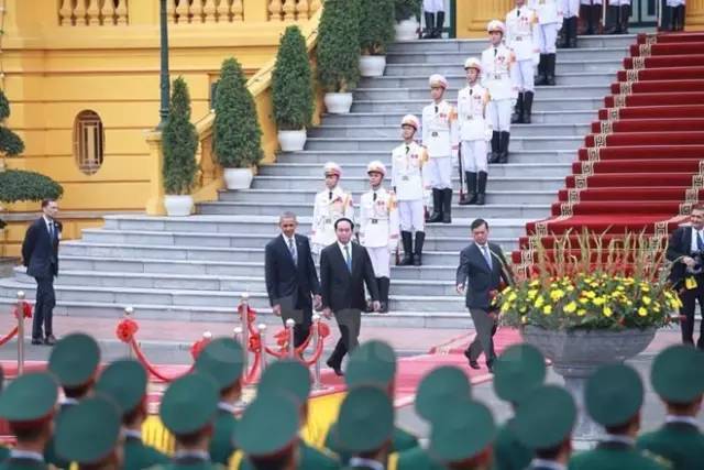 奥巴马在越南的第一天
