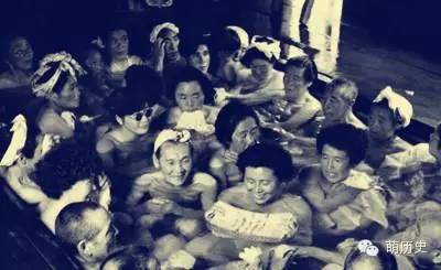 实拍：六七十年前日本民众男女混浴