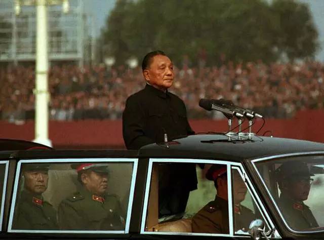中国历代阅兵图 领导人乘坐的车辆有哪些？