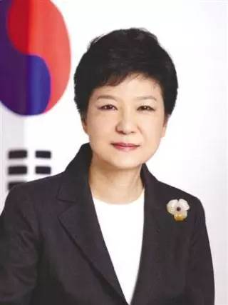 韩国总统朴槿惠：父母皆遇刺身亡，至今单身