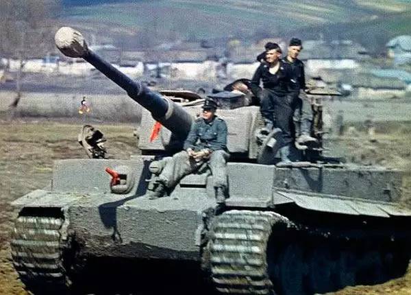 二战的虎式坦克为什么这么强大?